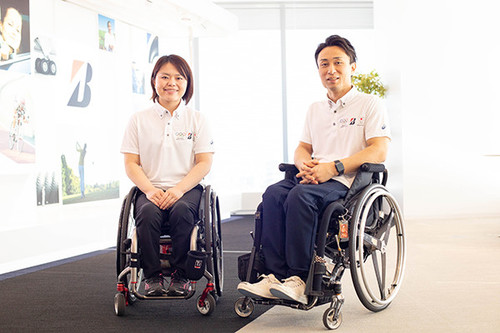 東京2020パラリンピックのパラバドミントンで活躍を誓う小倉理恵選手と小林幸平選手