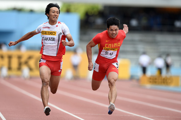 5月のゴールデングランプリ川崎で中国の蘇（写真右）に競り勝った髙瀬