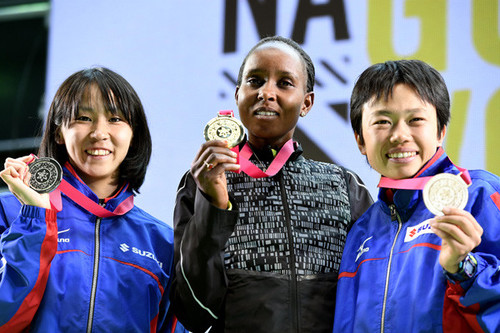 名古屋国際女子マラソンで結果を残し代表に選出された安藤友香（左）と清田真央（右）