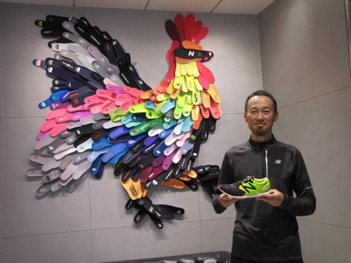 開発者の武田信夫氏は自社・他社を問わず、世に出たランニングシューズを実際に履いて、走ってチェックしている