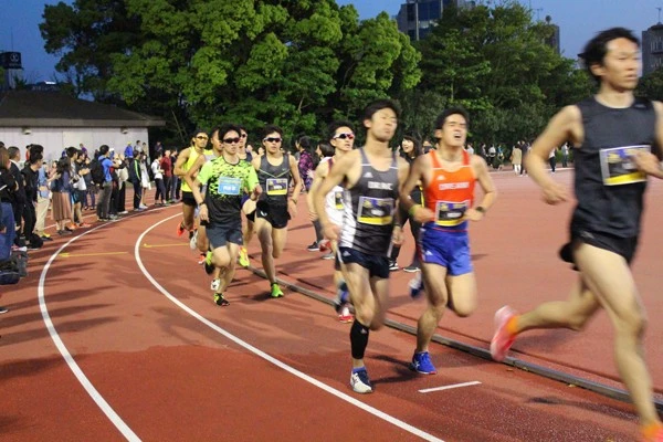 素人ランナーがトラックで真剣勝負 大人のタイムトライアル とは 陸上 集英社のスポーツ総合雑誌 スポルティーバ 公式サイト Web Sportiva 素人ランナーがトラックで真剣勝負 大人のタイムトライアル とは 陸上 集英社のスポーツ総合雑誌 スポルティーバ 公式サイト Web Sportiva