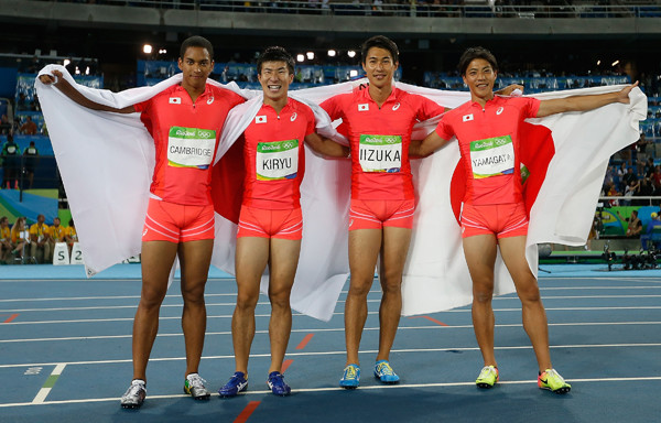リオ五輪４×100mリレーで銀メダルを獲得した日本男子
