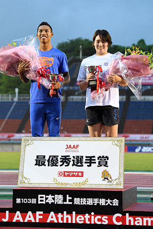 日本選手権では、サニブラウンとともに最優秀選手に選ばれた北口榛花