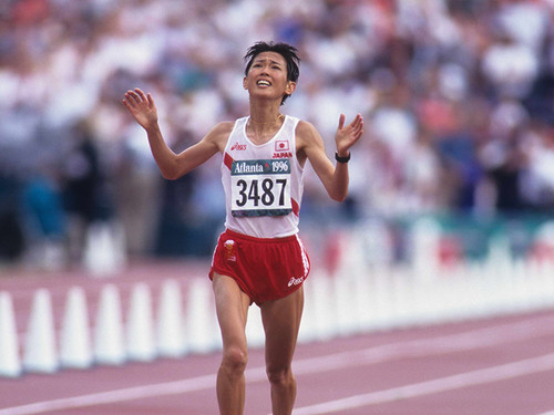 96年アトランタ五輪では３位。２大会連続女子マラソンでメダルを獲得した有森裕子