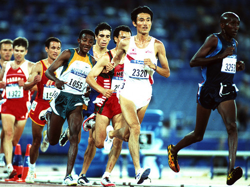 シドニー五輪で男子１万ｍを走る、高岡寿成