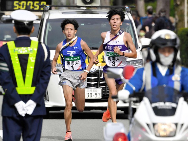 駒澤大・田澤廉（写真右）に敗れたが、積極的な走りを見せた東海大・名取燎太