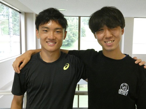 立教大学駅伝部２年の服部凱杏（左）と中山凜斗（右）　※撮影時のみマスクをはずしています