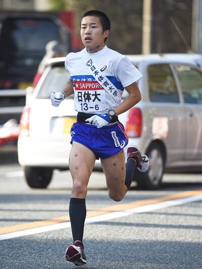 2016年の箱根駅伝。６区で区間賞を獲った日体大・秋山清仁