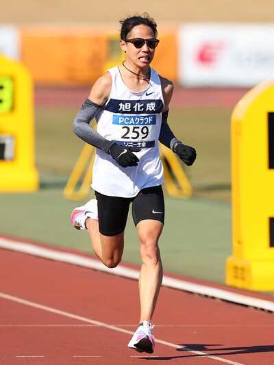 2022年、鎧坂哲哉（旭化成）は別大マラソンで２位に入り、MGCへの出場権を獲得した