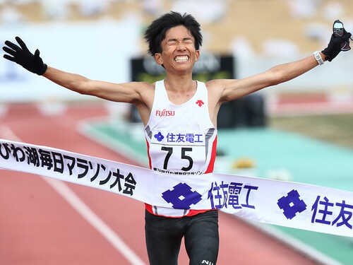 2021年びわ湖毎日マラソンで日本新記録を打ち立てた鈴木健吾