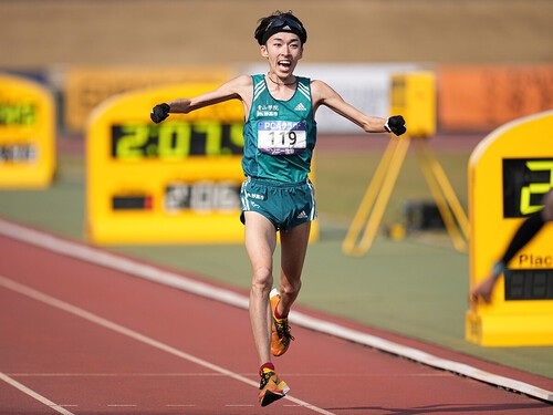 今年２月の別府大分毎日マラソンでマラソン学生記録を打ち立てた横田俊吾