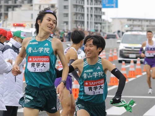 青学大の圧勝の鍵となった太田蒼生（左）と佐藤一世　photo by Kyodo News