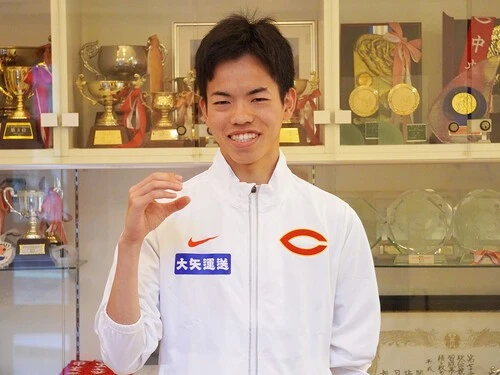 中大の「Ｃ」マークをつくる岡田開成　photo by Sportiva