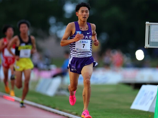 ホクレンディスタンス網走大会に出場した駒澤大学の篠原倖太朗　photo by Naoki Nishimura/AFLO SPORT