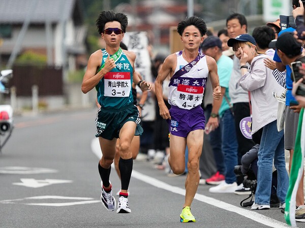 出雲駅伝５区を争う青学大の若林宏樹と駒澤大の島子公佑　Photo by SportsPressJP/AFLO