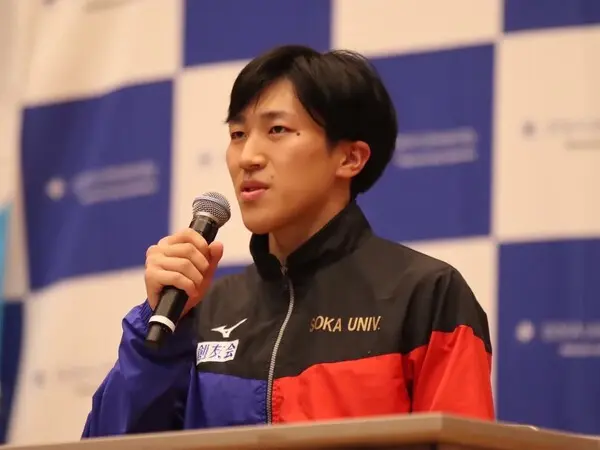創価大時代の吉田さん。２年時から３年間、主務を務めた。写真／本人提供