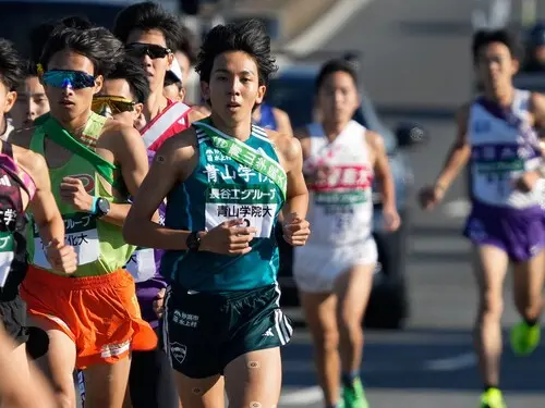 出雲１区、全日本２区と連続区間賞で存在感を発揮する青学大・鶴川　photo by SportsPressJP/AFLO