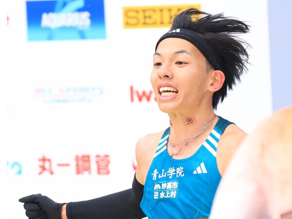 大阪マラソンで、先輩の若林宏樹の学生記録を2秒更新した黒田朝日（青山学院大）　photo by Jiji Press