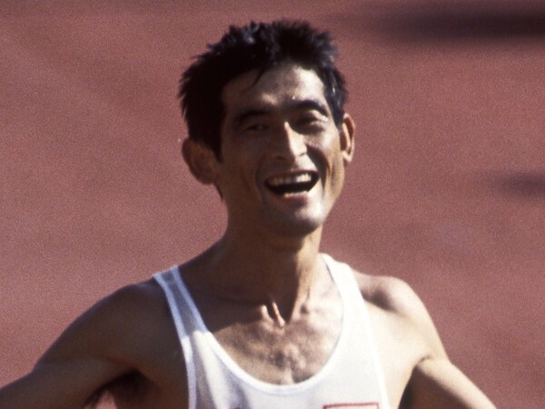 東京開催の1991年世界陸上、谷口浩美は参加60名中24名が途中棄権した酷暑のサバイバルレースを制した 　photo by Laci Perenyi/AFLO