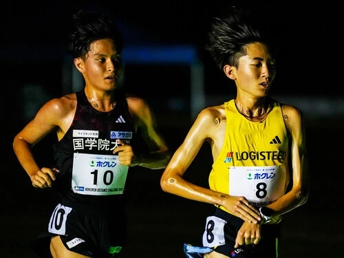 ホクレンDC網走1万mでは先輩の平林清澄（右）に挑んだ青木瑠郁　photo by Wada Satoshi