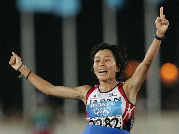 2004年のアテネ五輪で金メダルを獲得した野口さん　photo by Aflo