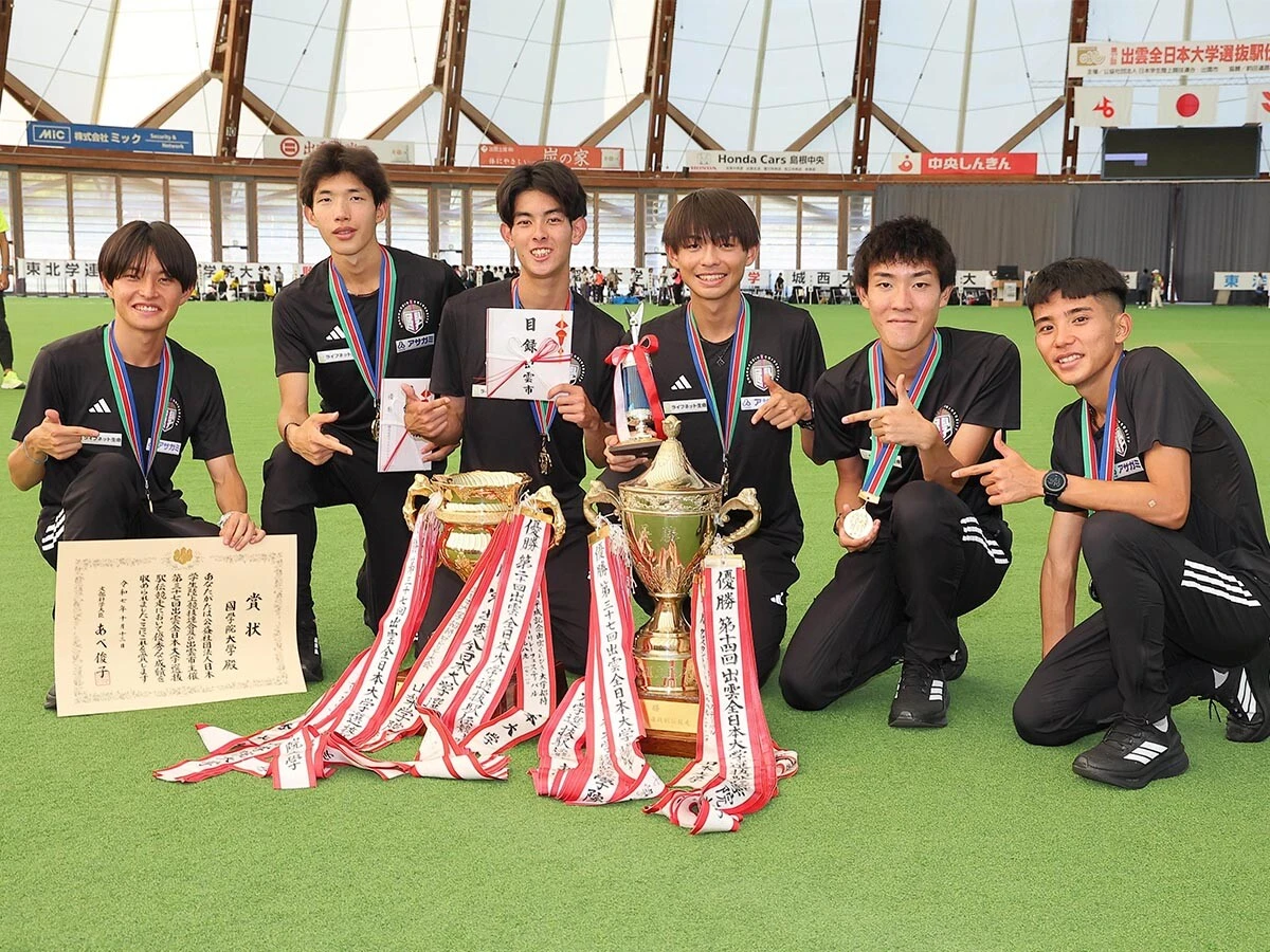 ２連覇を達成した出雲駅伝で強さを見せつけた國學院大（左から1区青木瑠郁、2区尾熊迅斗、3区野中恒亨、4区辻原輝、5区高山豪起、6区上原琉翔） photo by スポーツ報知/アフロ