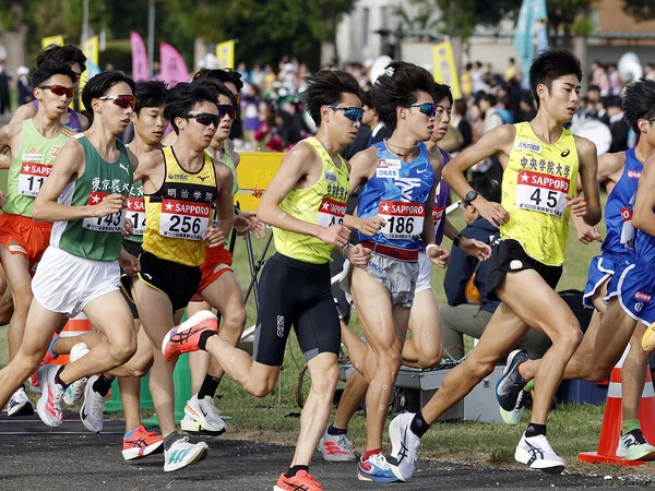 本戦出場をかけて箱根予選会を戦った選手たちphoto by Kyodo News