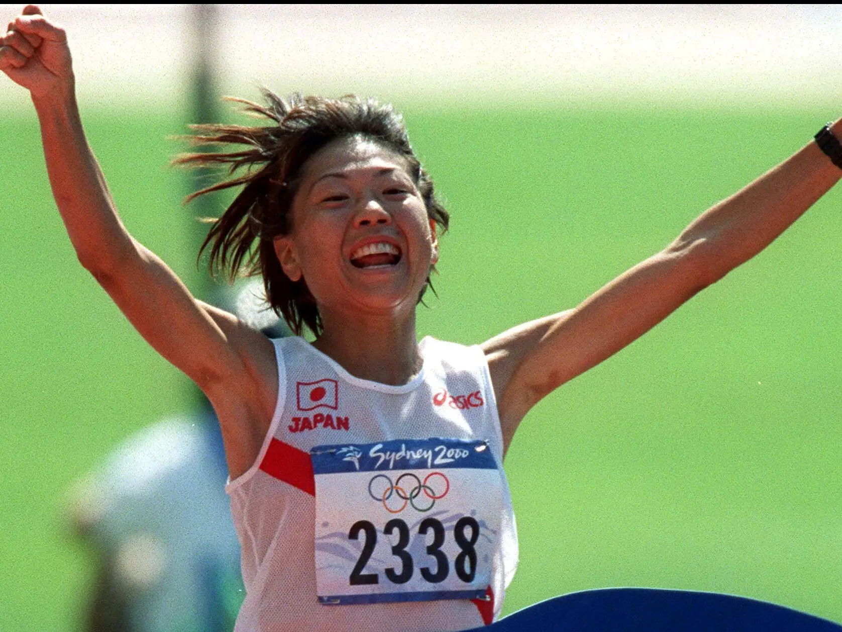 高橋尚子のシドニー五輪金メダル「すごく楽しかった42kmでした」の裏にあった「怖くて、長かった最後の200m」