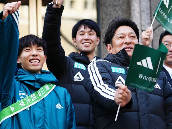 ３連覇を狙う青山学院大の原晋監督（右）と黒田朝日（左）photo by スポニチ/アフロ