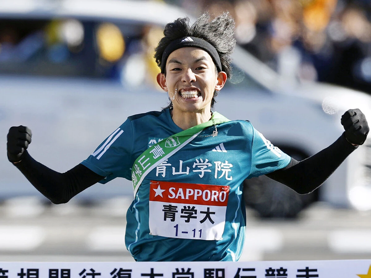 今回の箱根駅伝を象徴する走りを見せた青学大・黒田朝日 photo by Kyodo News