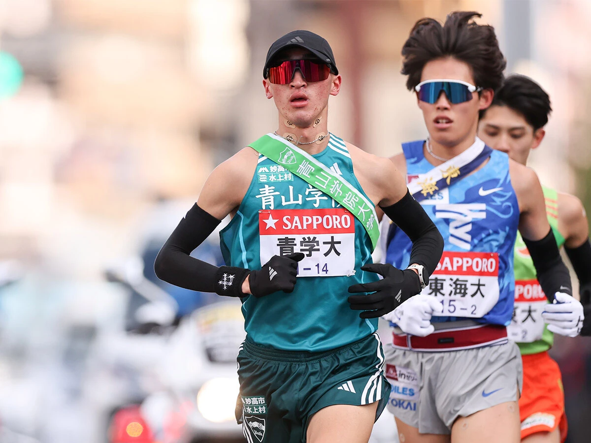 花の２区で順位を５つ上げた青学大・飯田翔大 photo by SportsPressJP/AFLO