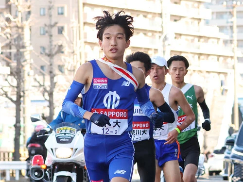 与えられた役割をしっかりと果たした２区の吉岡大翔　photo by AFLO