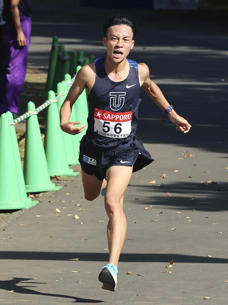 箱根予選会で、日本人トップでゴールした東洋大の宮崎優　photo by Kyodo News