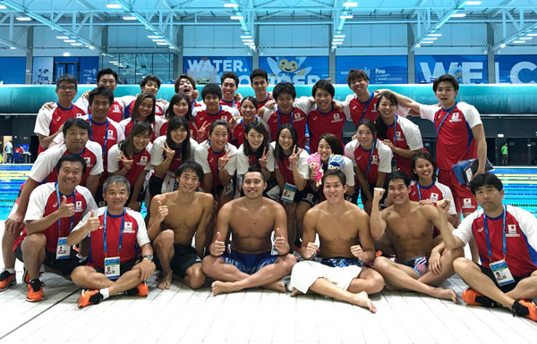 日本競泳陣、一同で記念撮影。世界水泳2017では収穫もあったが、新たな課題も見つかった