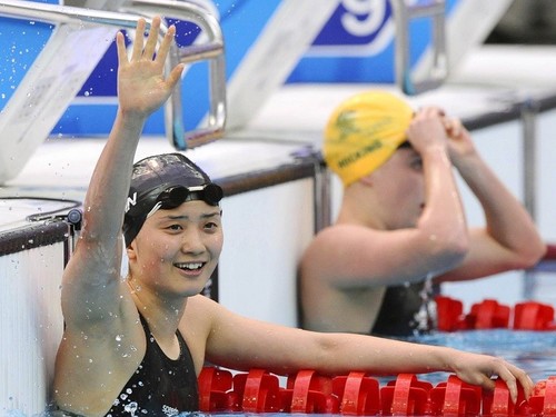 北京五輪女子200ｍ背泳ぎで、２大会連続の銅メダルを獲得した中村礼子