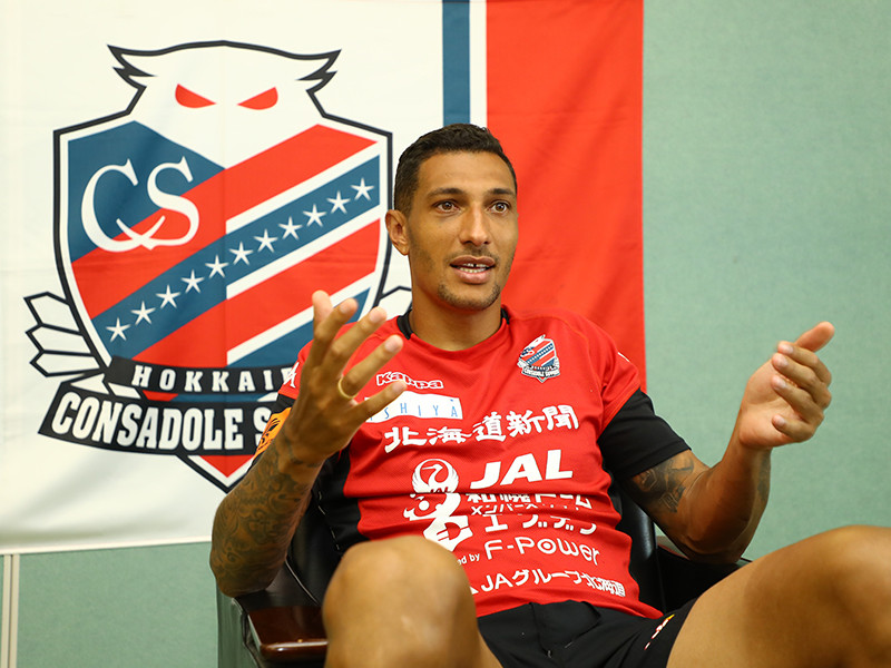 Jay Bothroid says, "Japanese football players should be more selfish to be strikers".