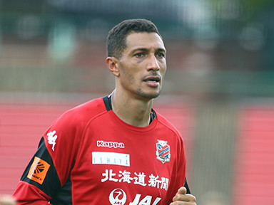 Striker Jay Bothroyd lives calmly in Hokkaido. "Japan is lovely. sometimes I get confused though." 