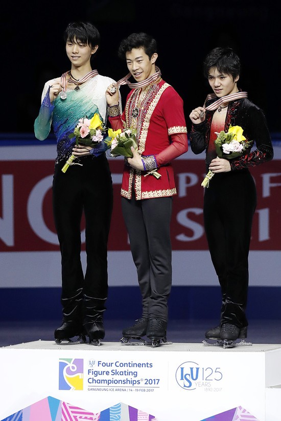 Nathan Chen（center）, Yuzuru Hanyu（left）, Shoma Uno（right）at the Four Continents Figure Skating Championships in 2017.