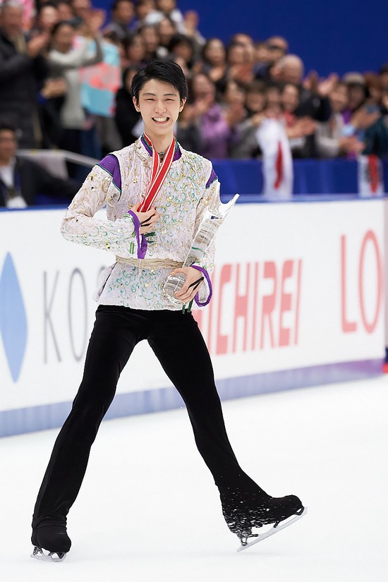 Yuzuru Hanyu at NHK Trophy 2015.