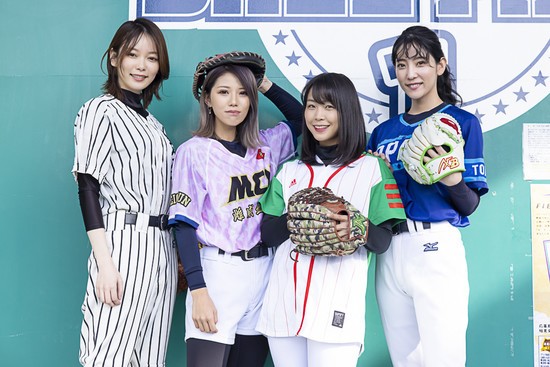 実力派の野球女子たち。左から竹本萌瑛子さん、めいちゅんさん、小玉百夏さん、椿梨央さん