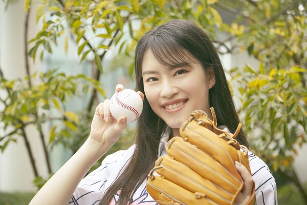 元プロ野球選手の川崎憲次郎さんの娘で、モデルとして活動する琴之さん