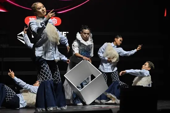 どのチームも各ラウンドでテーマ性のあるダンスを披露。一流ダンサーたちがしのぎを削る　©D.LEAGUE 23-24