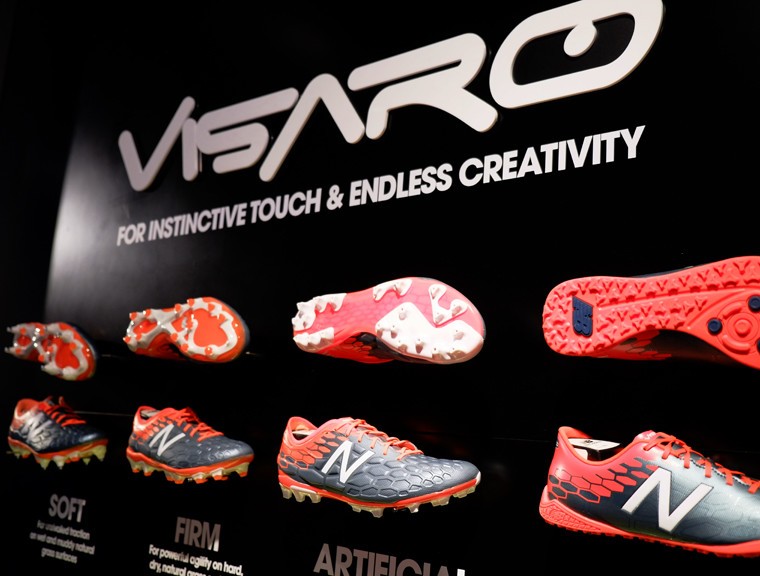 ニューバランス新サッカースパイク発売 プレミアリーガー５人が大集結 インフォメーション 集英社のスポーツ総合雑誌 スポルティーバ 公式サイト Web Sportiva