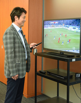 フルHD対応、大画面テレビで迫力ある画像が楽しめる。福田さんも画質のよさに大満足