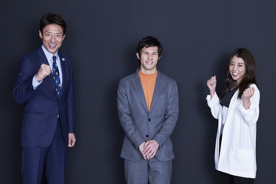 『第７回 WHO I AMフォーラムLIVE』に出演した木村敬一選手（中央）とMCの松岡修造さん（左）に、岡副麻希さんがインタビューした