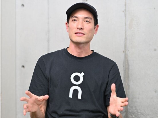細部にもこだわって大会を作り上げたOnのクリストファー氏　　photo by Kishiku Torao