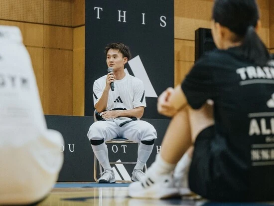丁寧にわかりやすく生徒たちに語り掛けた松山選手　photo by Gunki Hiroshi