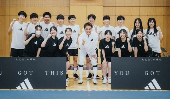 最後は東亜学園フェンシング部の生徒たちと記念撮影　photo by Gunki Hiroshi