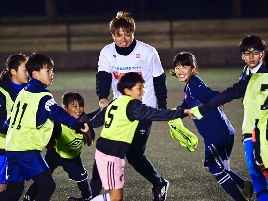 地元鹿児島でサッカークリニックを開催した遠藤保仁　photo by ONE CLIP
