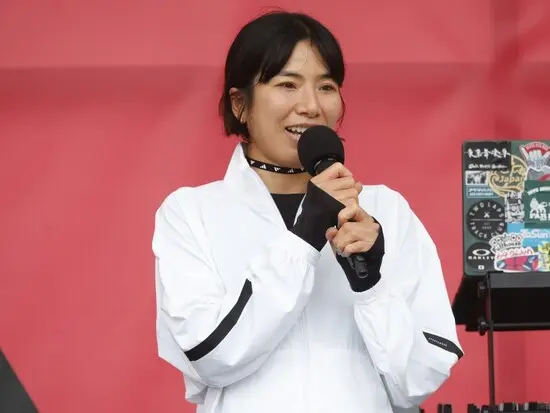 新谷仁美も沿道でランナーたちに声援を送った